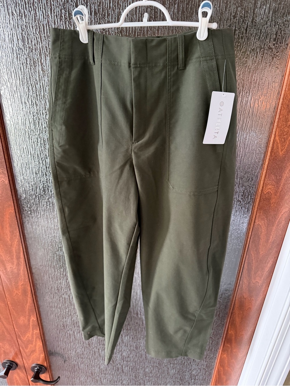 🍃NWT Athleta Olive Green Skyline Utility Barrel Pant Size 14 💚